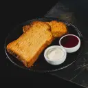 Torradas com cream cheese e geléia
